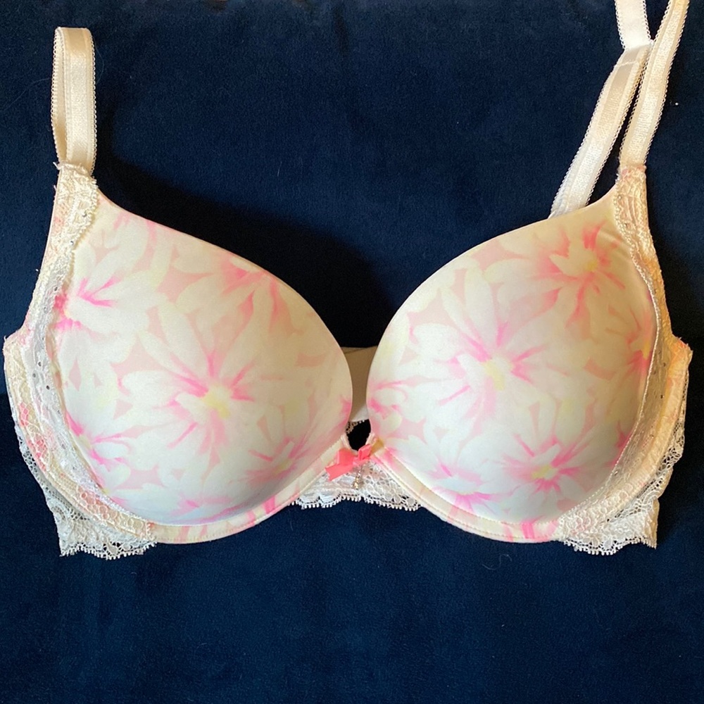 Victoria’s Secret 38C bra